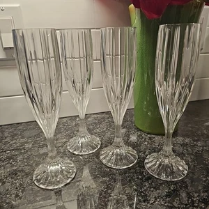(4) Flautas/Copas de champán Mikasa Park Lane – 8,75” – Usadas en Excelente Condición Retiradas - Imagen 1 de 7