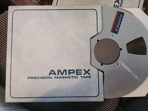 Carrete de metal de precisión de cinta de 10,5" x 1/4" AMPEX 407 buje NAB de plástico negro en blanco - Imagen 1 de 1