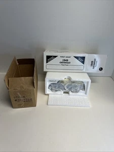 First Gear 1:34 Diecast 1949 Chevrolet Panel Truck #10-1328 - Picture 1 of 10