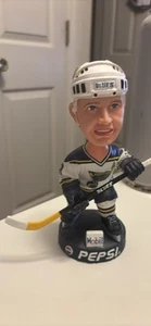 NHL St. Louis Blues Al MacInnis Mobil / Pepsi Logo Bobblehead EUC No Box W/Stick - Bild 1 von 4