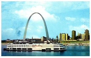 Saint Louis The Gateway to the West The Arch with Jefferson National Memorial - Foto 1 di 2