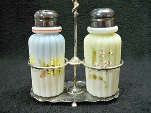Mt Washington RIBBED PILLAR SHAKERS Pair Antique Salt &Pepper SilverPlate Holder - Picture 1 of 13