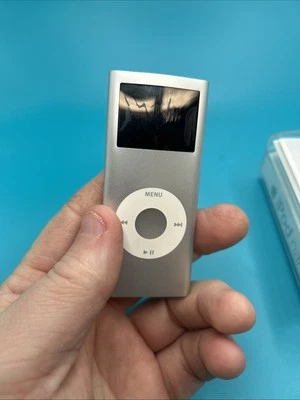 Apple iPod Nano 2nd Generation Silver 4 GB In Package Screen Parts Or Repair - Image 1 of 4