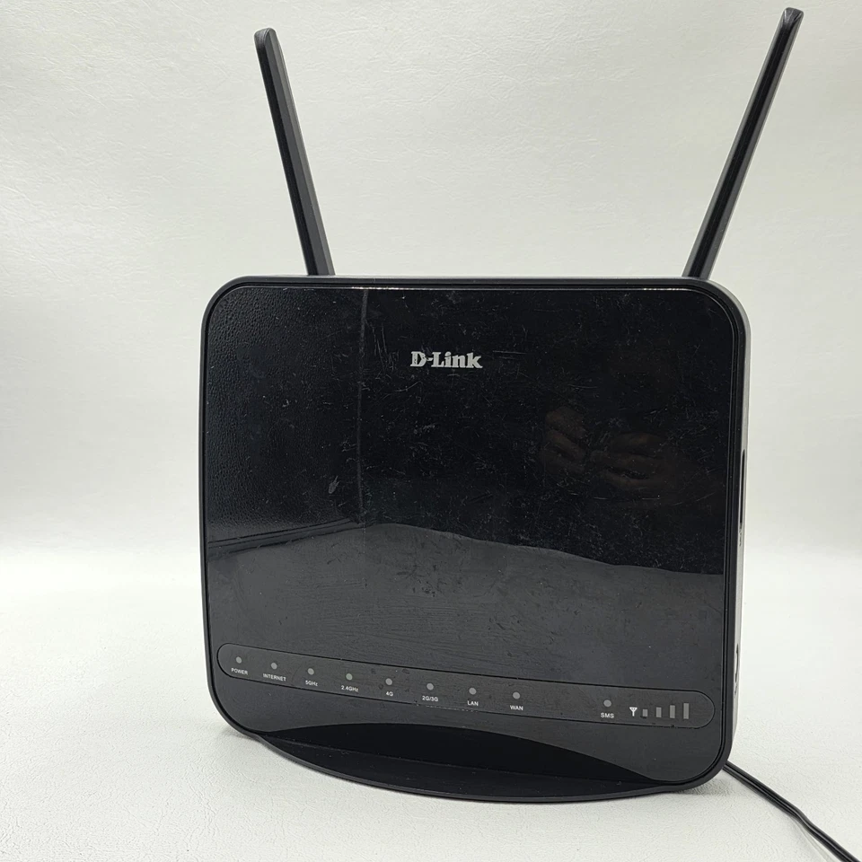 D-Link AC1200 1200Mbps 4G LTE Multi-Wan Router - DWR-953 - Image 1 of 4