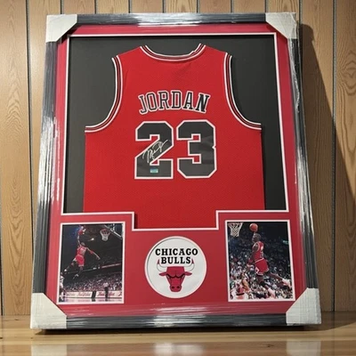 "Jersey firmado por Michael Jordan de los Chicago Bulls enmarcado #23 certificado de autenticidad 34""x42""" Foto 1 de 4