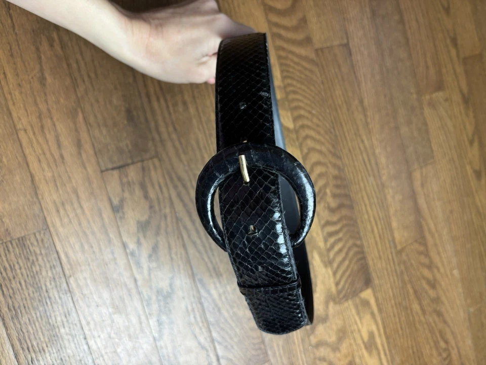 Cinto preto feminino vintage Magid pele de cobra médio - Imagem 1 de 4