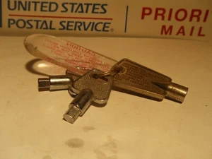 THREE VINTAGE WIND UP TOYS PINBALL CANDY MACHINE KEYS ( 3 ) COLLECTORS SPECIAL - Picture 1 of 10