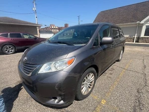 2015 Toyota Sienna XLE - Picture 1 of 12