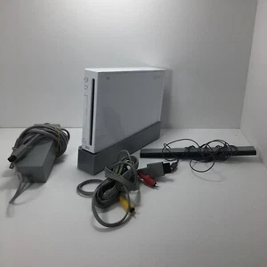 Nintendo Wii White Console (NTSC) - Picture 1 of 4