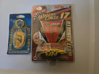 Winner's Circle 1/64 比例 #17 Kenseth Dewalt 带赛车时间表和奖金钥匙扣 — 第 1/4 张图片