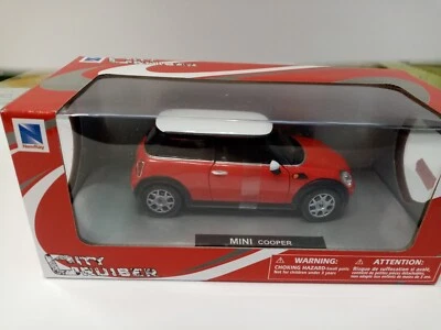 mini cooper  1:24 die cast  ROSSO TETTO BIANCO - Immagine 1 di 4