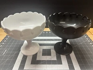 Vintage White Black Indiana Glass Co Teardrop Fruitbowl Candy Bowl Set of 2 - Bild 1 von 12