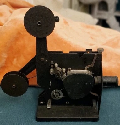 Antico proiettore cinematografico Kodak Kodascope modello C - Immagine 1 di 4