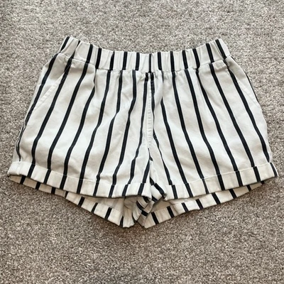 Forever 21 洛杉矶女式黑白条纹短裤 S 码 — 第 1/4 张图片