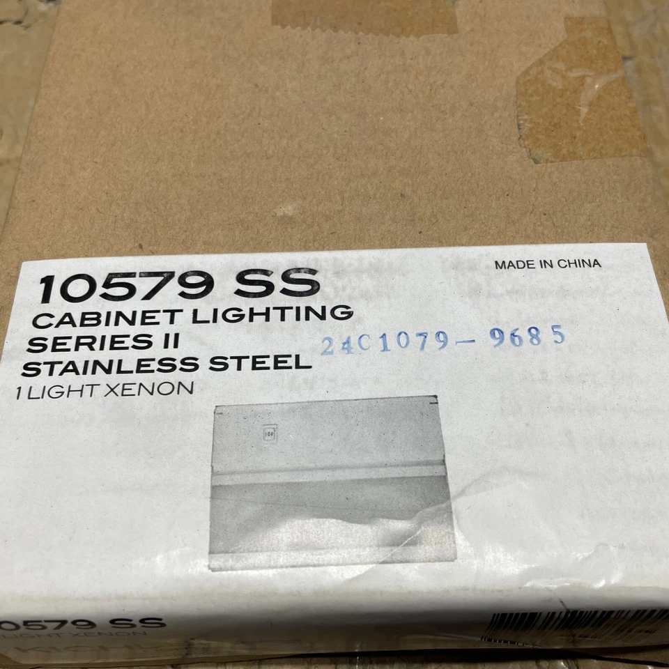 Luz de cable directo debajo del gabinete Kichler 10579SS, (1) lámpara de xenón, accesorio 54 W, Foto 1 de 1