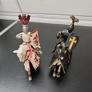 Schleich Ritter - Schwarz-Weißer Ritter zu Pferd fehlende Lanze  - Bild 1 von 11