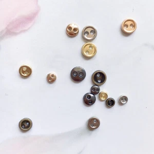 50 piezas Ropa de muñeca Mini botones Metal Redondos 2 Agujeros Botones Hágalo usted mismo Costura 3/4/5 mm - Imagen 1 de 14
