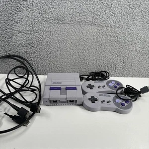 Super NES Classic Edition Mini Konsole mit 2 Controllern und Kabeln. SNES - Bild 1 von 10