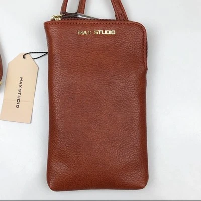 TELÉFONO MAX STUDIO BANDOLERA/MUÑEQUERA DE CUERO. COLOR ES BRANDY. TOTALMENTE NUEVO  Foto 1 de 4