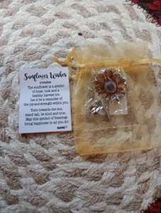 A sunflower wishes Pocket charm  - Picture 1 of 2