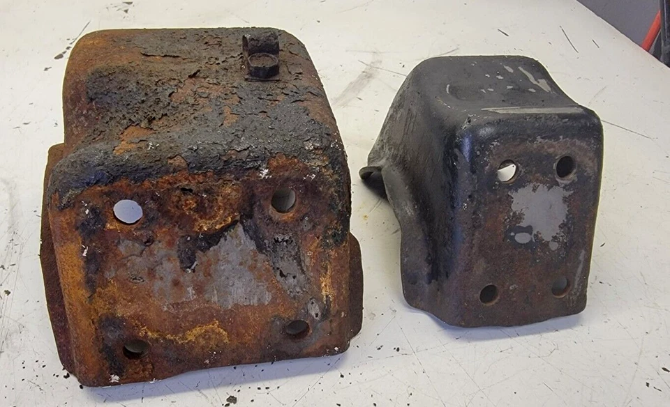 Jeep CJ 1972-86 Factory 258 4.2 6cyl Engine Motor Frame Mounts CJ5 CJ7 CJ8 - Imagen 1 de 4