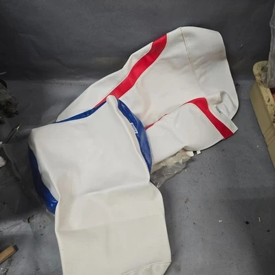 NUEVO DE LOTE 1996 SUZUKI GSXR750 VINTAGE "SEGUNDO LOOK" JUEGO DE FUNDA DE ASIENTO ROJO BLANCO AZUL Foto 1 de 4