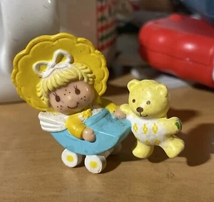 STRAWBERRY SHORTCAKE Vintage Mini BUTTER COOKIE With Jelly Bear in Stroller - Picture 1 of 2