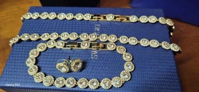 Juego de joyas de cristal blanco Swarovski Una Angelic chapado en oro de 18 quilates - en caja Foto 1 de 4