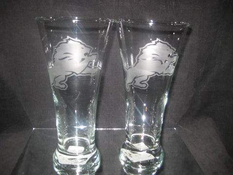 DETROIT LIONS 2 ETCHED LOGO PILSNER GLASSES 20oz NEW Cover