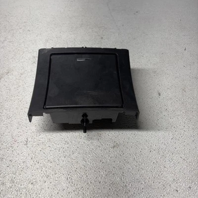 Cenicero Mercedes-Benz E350 2014-2016 sedán consola central 2126803850 Foto 1 de 4