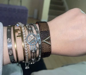 Designer V Initial Logo Brown Gold Leather Bracelet Bangle Cuff - Picture 1 of 7