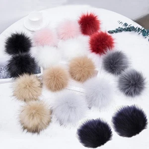 18 Pezzi Cappello Volpe Gioielli Pompon Palline Fatto a Mano Abbellimenti Finto Peluche - Foto 1 di 12