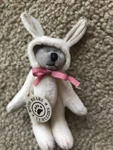 VINTAGE BOYDS BEARS TILLY F. WUZZIE 2,5 ZOLL GELENKIG MINIATUR GEKLEIDETER HASE - Bild 1 von 2