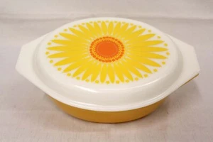 Vtg Pyrex Oval Casserole Dish 2.5 Qt. w/ Lid Yellow Daisy Pattern #045 Sunflower - Picture 1 of 21