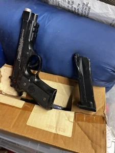 Co2 Barreta Airsoft Gun - Picture 1 of 6