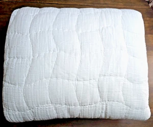 POTTERY BARN CLOUD HANDCRAFTED COTTON/LINEN QUILT KING/CAL KING ~ WHITE - Picture 1 of 7
