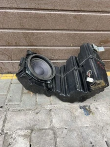 Lexus RX 330 - 350 - 400H 2011 Subwoofer speaker 8616048350 EPG32735 - Picture 1 of 9