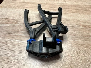 Traxxas Slayer Pro 4WD Left Rear Suspension Arms 5933X W/ Axle Carrier 5334R - Picture 1 of 2