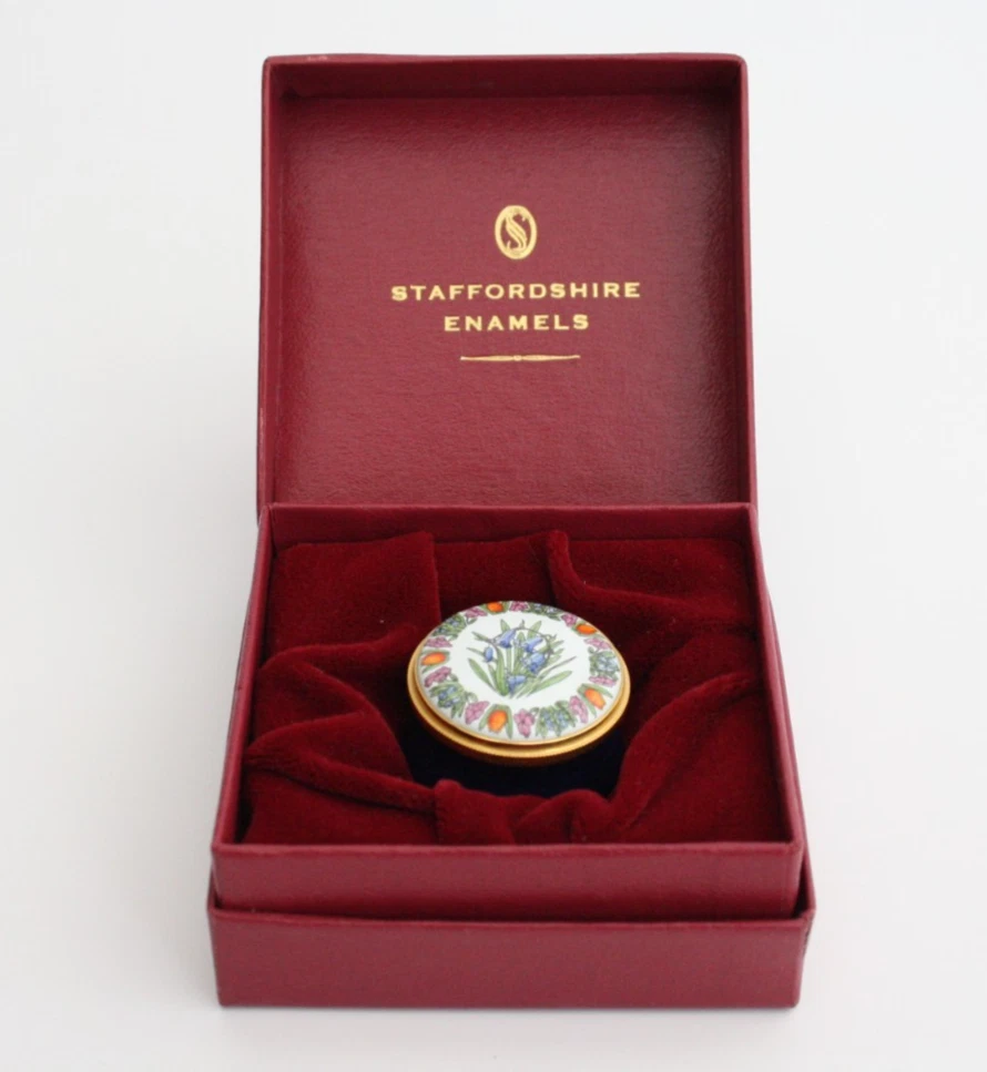 英国STAFFORDSHIRE ENAMELS ピルケース　テディベアピルケース Staffordshire Enamels in Collectable Pill & Trinket Boxes for sale