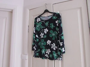Ladies Top Size Small Sportscraft Long Sleeves Navy, Green & White Viscose 94% - Picture 1 of 10