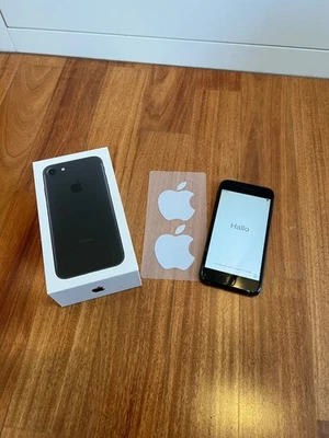 Apple iPhone 7 Schwarz / Black 128GB (A1778) - Bild 1 von 4