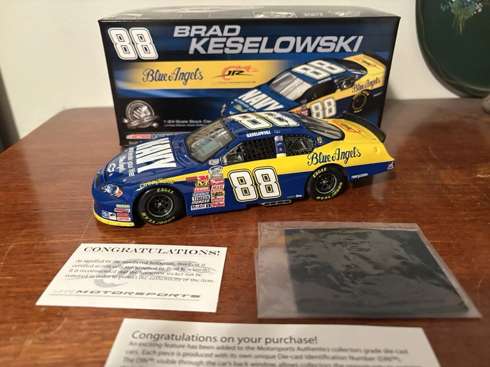 Brad Keselowski Navy Blue Angels 2008 1/24 autografiado NASCAR diecast raro 1/288 Foto 1 de 4