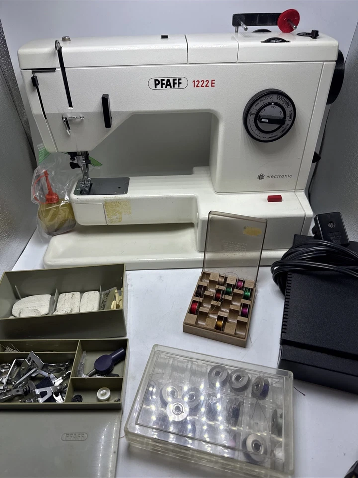 Pfaff 1222E 缝纫机带踏板 + 仅配件零件 — 第 1/4 张图片