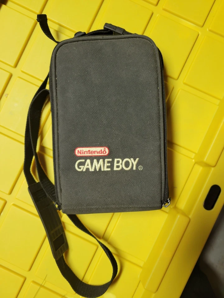 官方任天堂原装 Game Boy 复古旅行手提箱,肩带 — 第 1/4 张图片