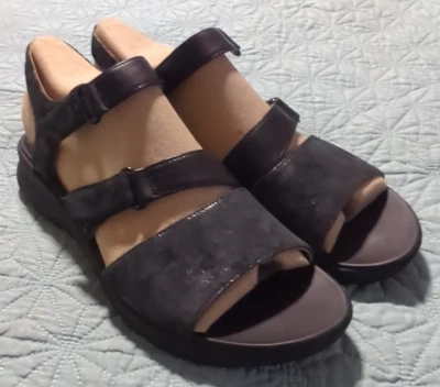 Clarks Unstructured Women's Un Adorn Ease Black Sandal Sz 10 Leather Ortholite  - Image 1 of 4