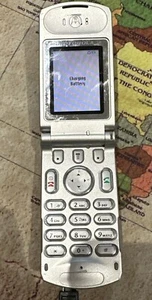Motorola T720i Silver Mobile Phone - Vintage - Zdjęcie 1 z 17