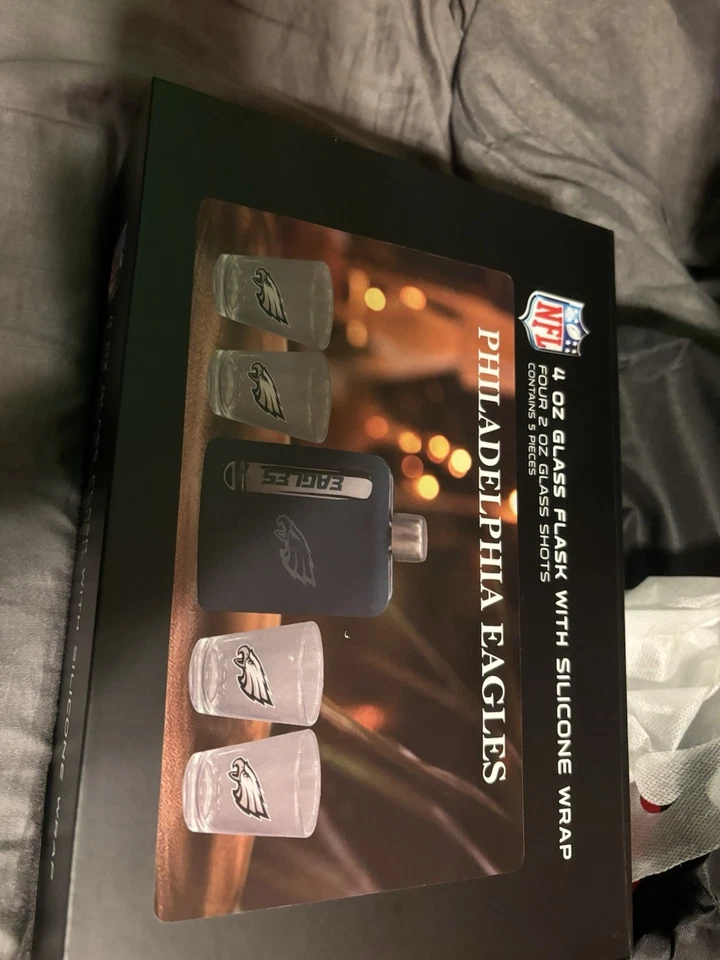 Philadelphia Eagles frasco de 4 oz e conjunto de presente de vidro 4 tiros – oficial da NFL novo na caixa - Imagem 1 de 4