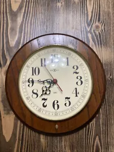 "Reloj de pared redondo Howard Miller madera latón 612-605 movimiento de cuarzo 11,25""" - Imagen 1 de 8