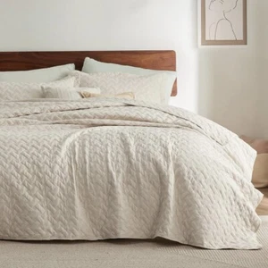 NEW Anthropologie Beige Boho Chevron Quilted Bedding Quilt & Sham Set - Queen - Picture 1 of 9