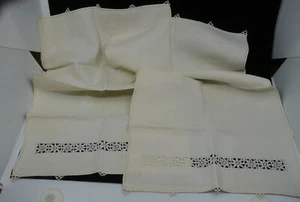PAR DE TOALLAS DE MANO VINTAGE CON TRABAJO CORTADO, DECORACIÓN PERFORADA - Imagen 1 de 5